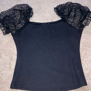 medium puffed sleeves top!